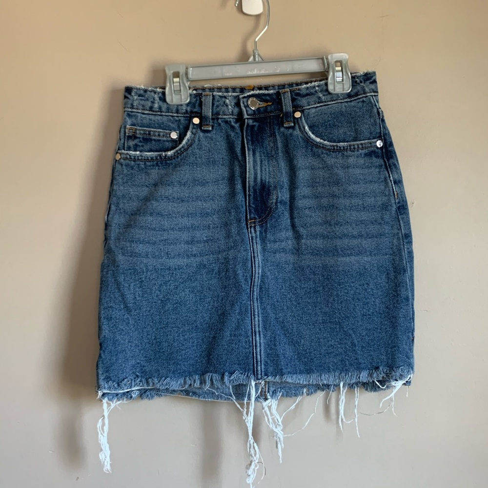 h&m size 6 Denim skirt distressed medium wash